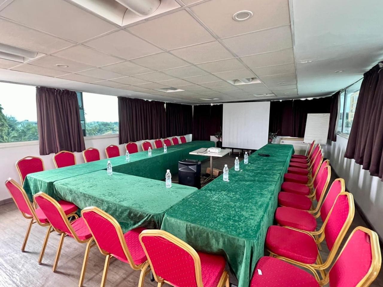Residence Achenbach Abidjan Bagian luar foto