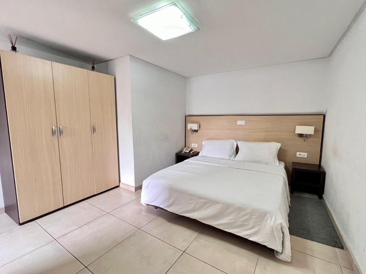 Residence Achenbach Abidjan Bagian luar foto