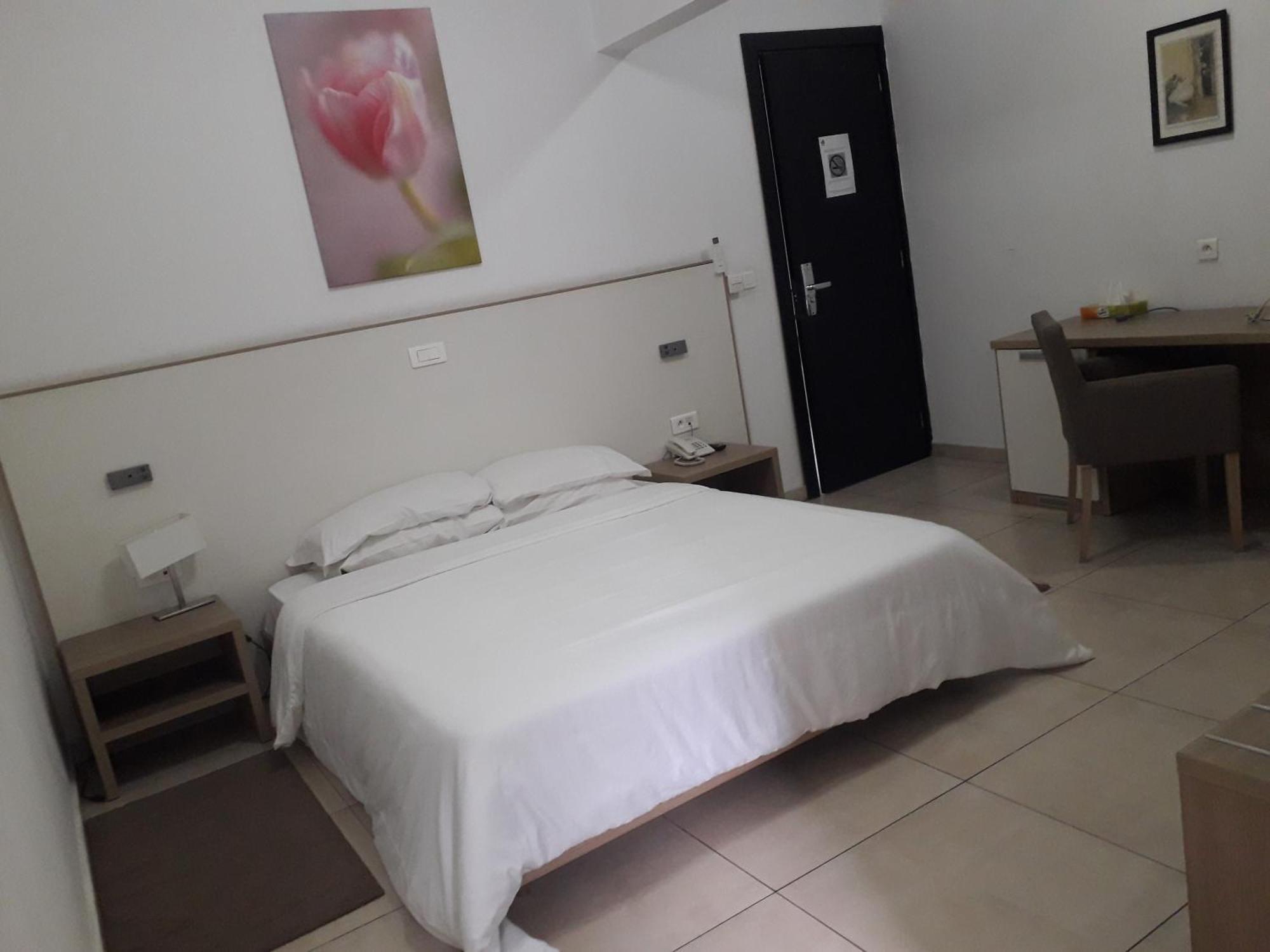 Residence Achenbach Abidjan Bagian luar foto