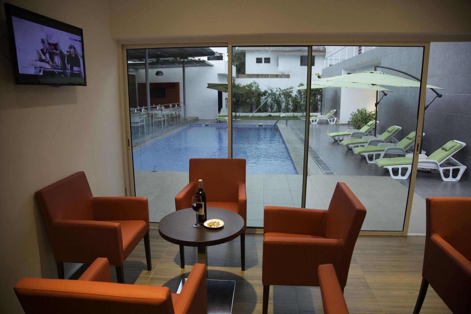 Residence Achenbach Abidjan Bagian luar foto