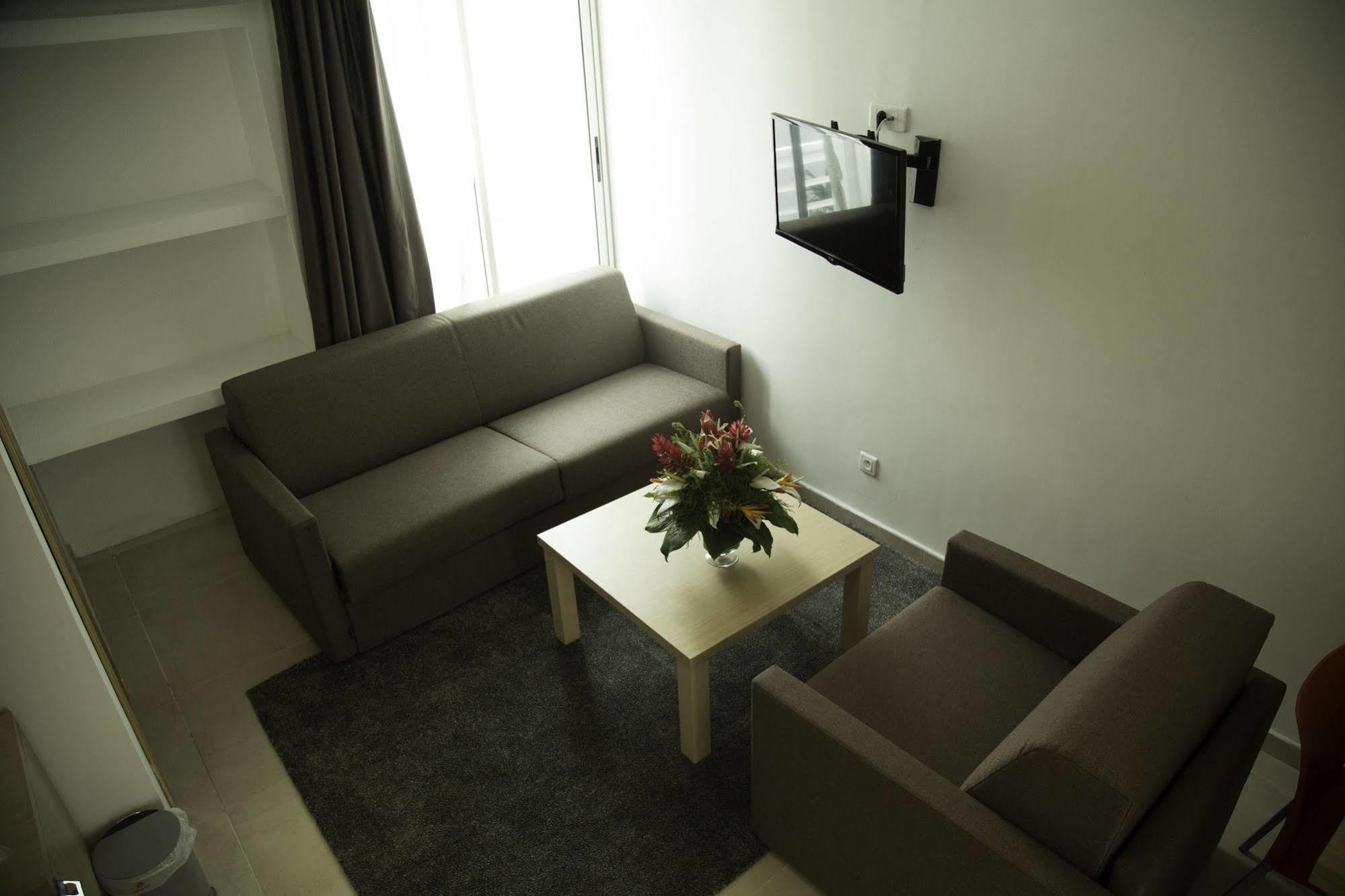 Residence Achenbach Abidjan Bagian luar foto