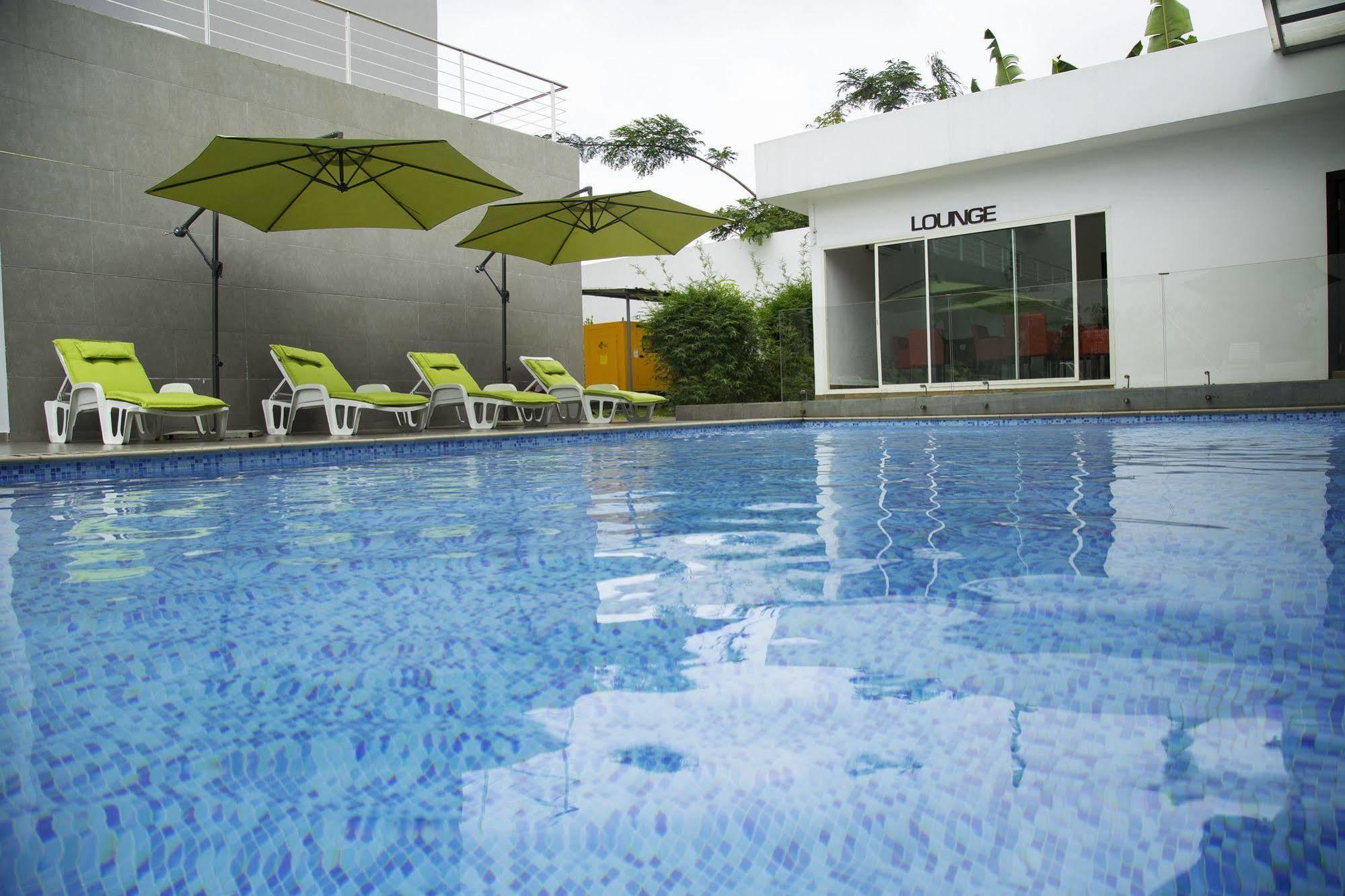 Residence Achenbach Abidjan Bagian luar foto