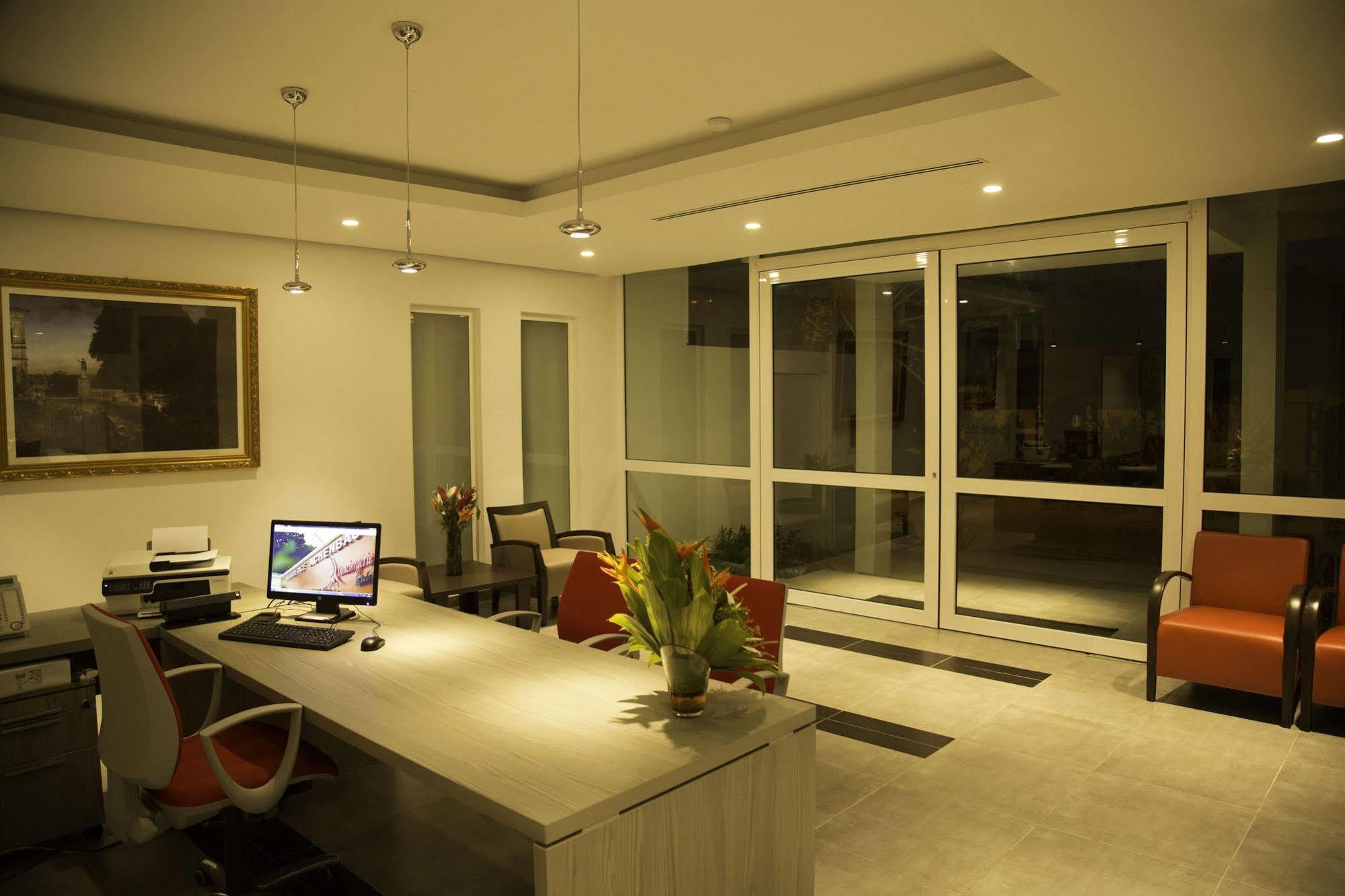 Residence Achenbach Abidjan Bagian luar foto